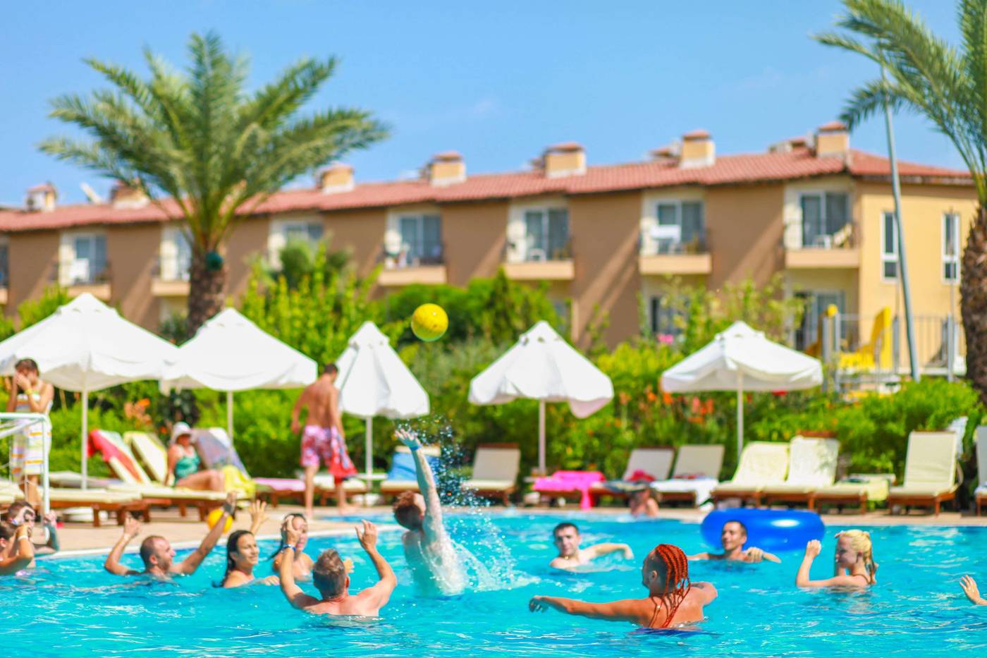 Pine-House-Hotel-Pool-17