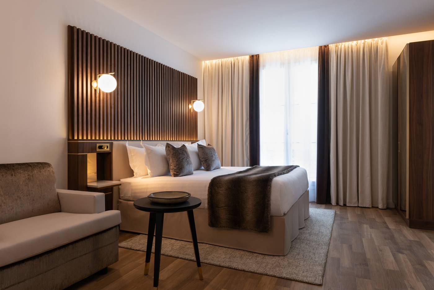 Hotel-Lord-Byron-Room-22