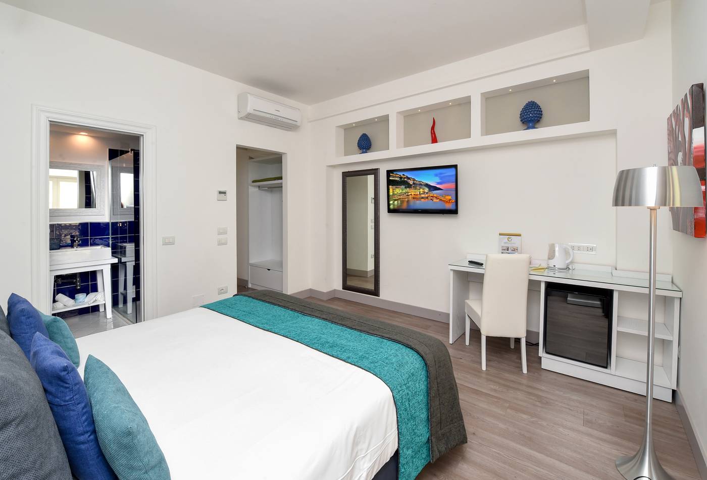 Sorrento-City-Room-27