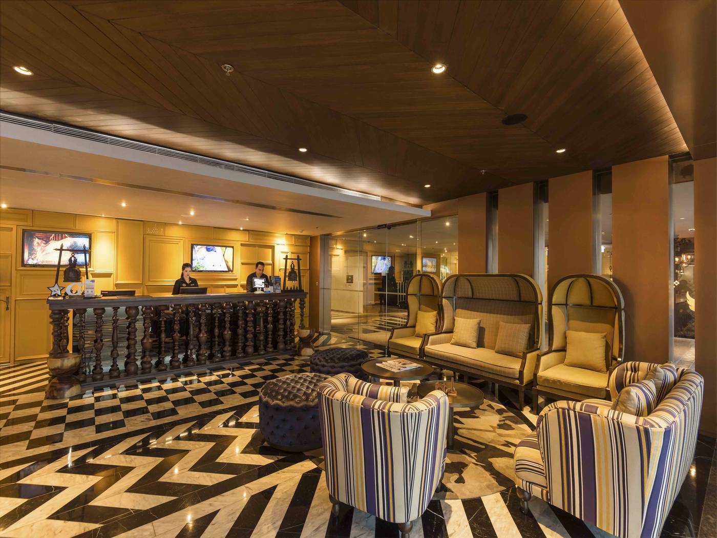 Maitria-Hotel-Sukhumvit-18-Bangkok-Lobby-17