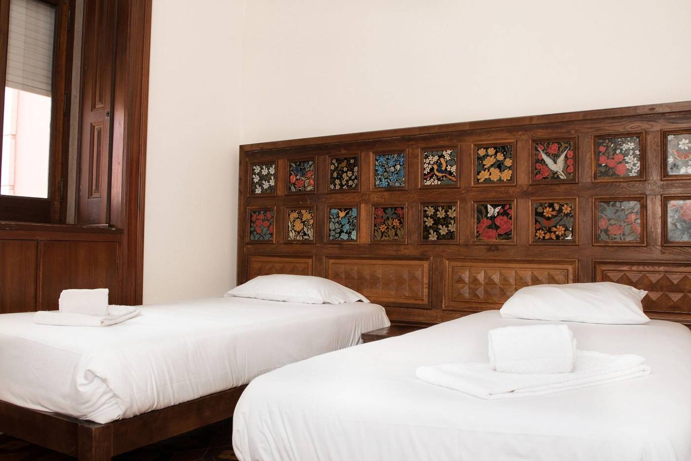 Sant-Jordi-Hostels-Lisbon-Room-41