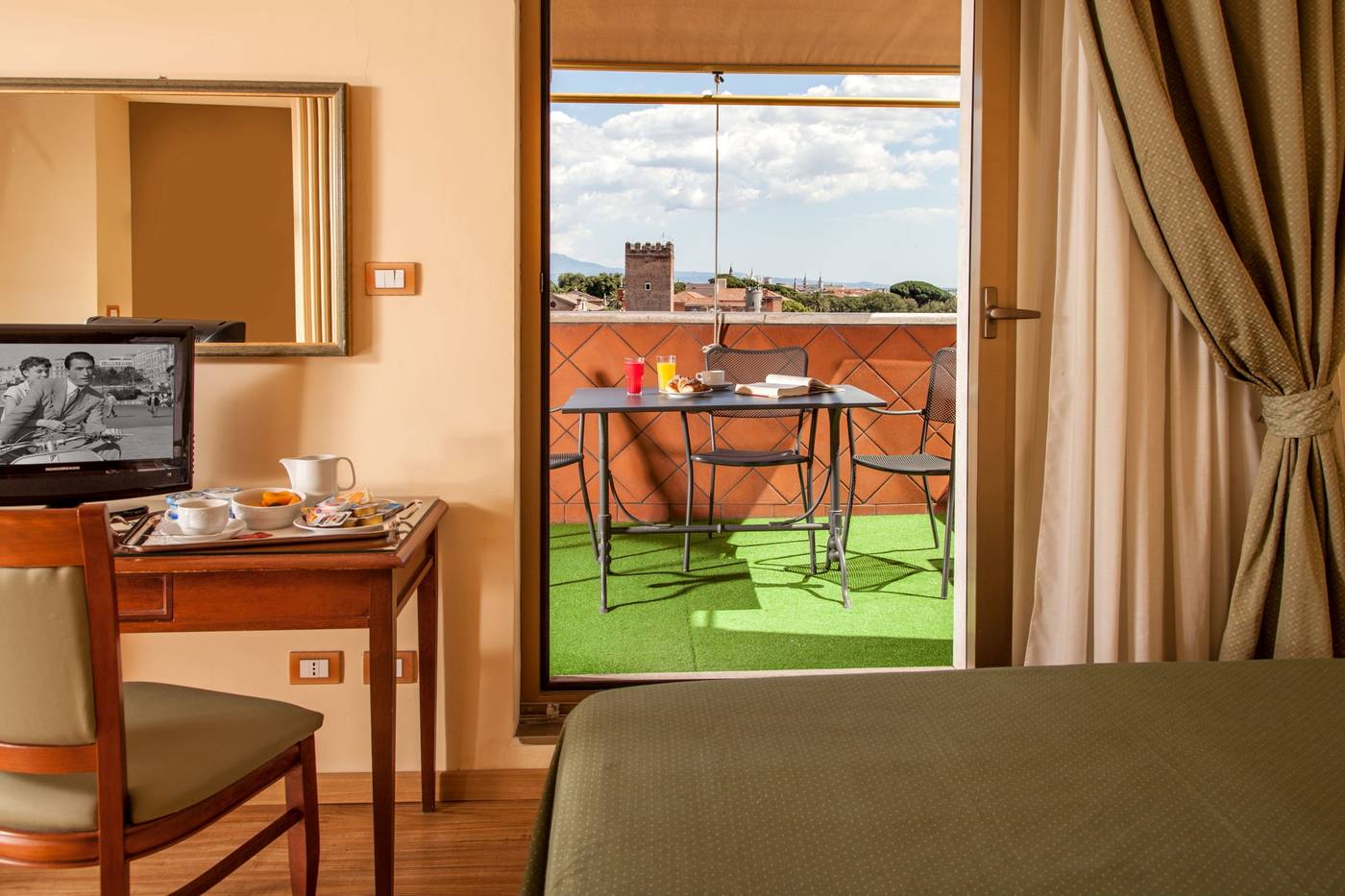 Hotel-Colosseum-Room-28