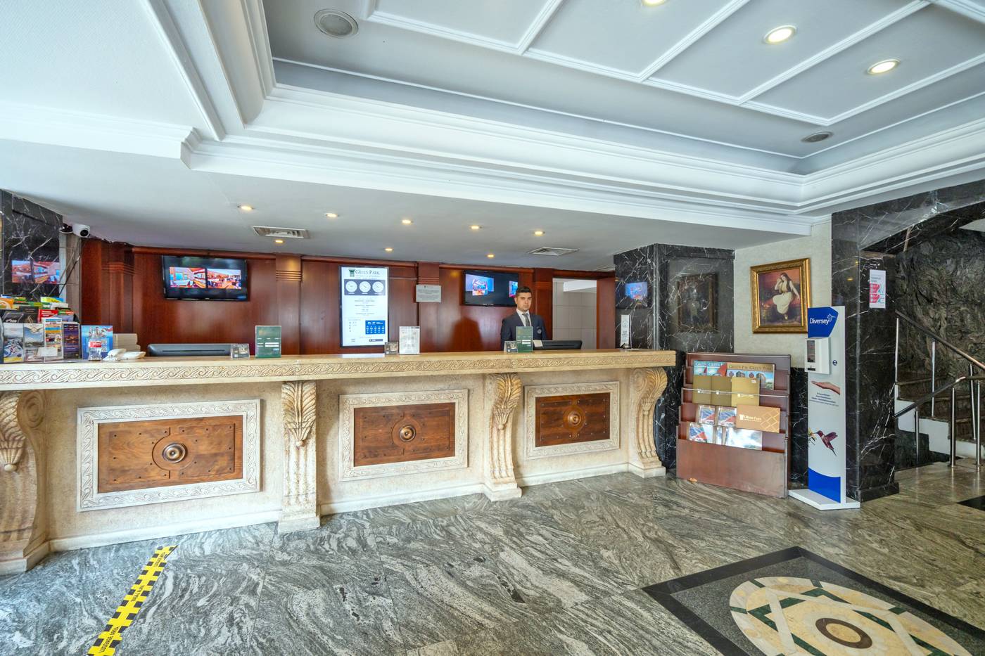 The-Greenpark-Hotel-Taksim-Lobby-3