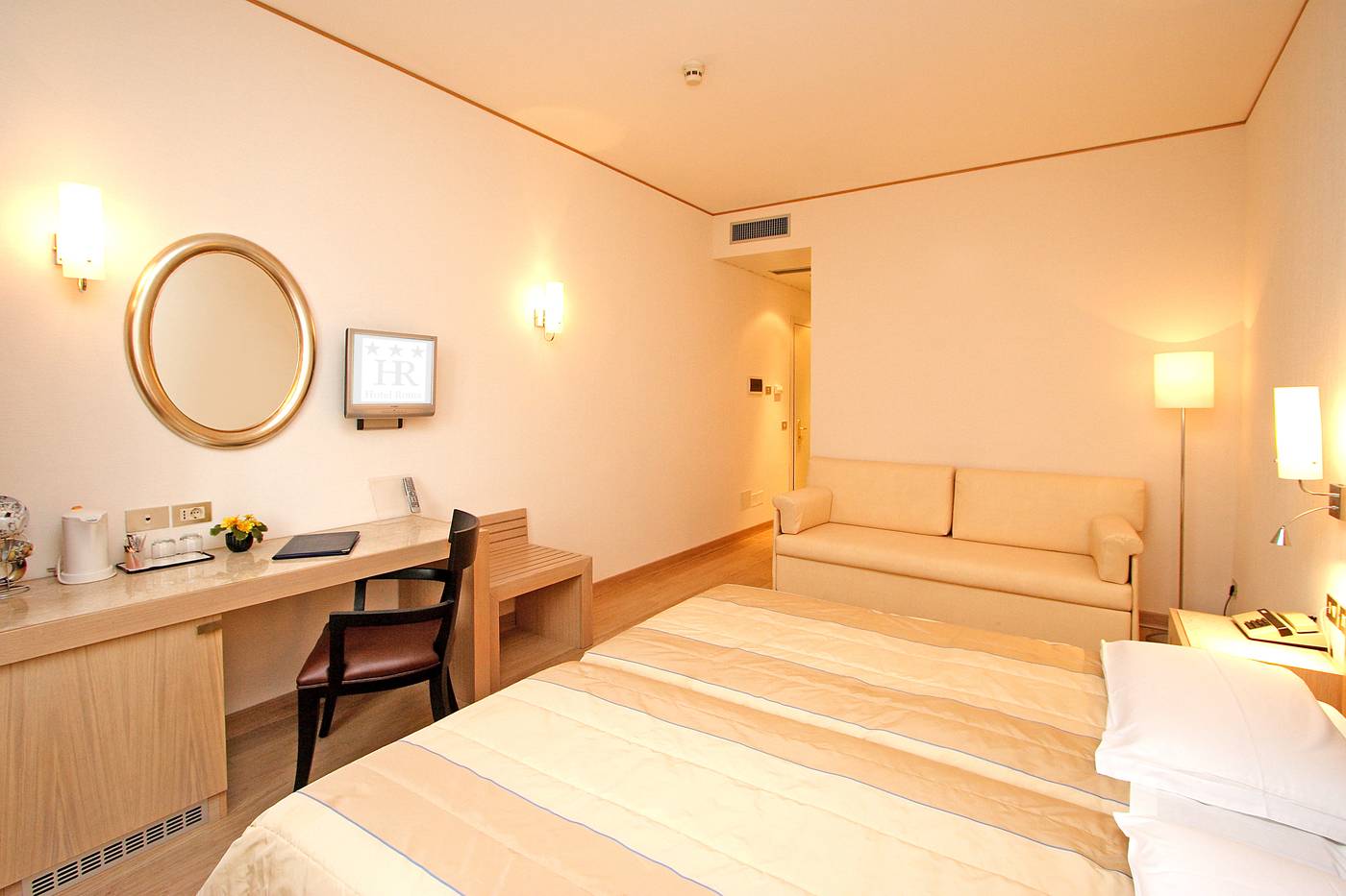 Hotel Roma-Italy-TRIESTE     -Room-7