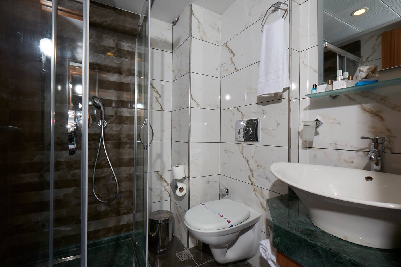 Ikbal-Deluxe-Room-18