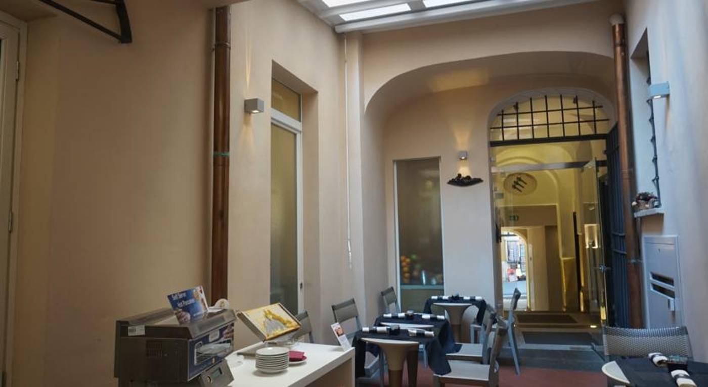Trevi-Palace-Luxury-Inn-Restaurant-8