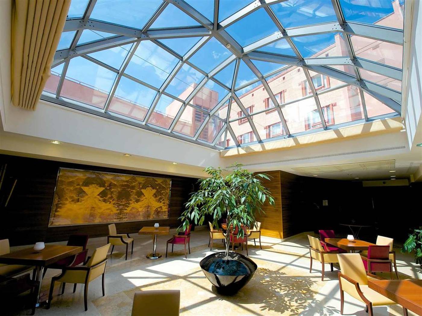 Four-Points-by-Sheraton-Siena-Bar-4