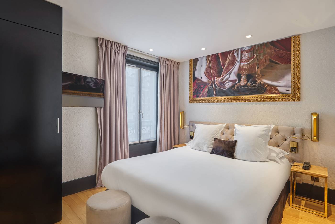 Hotel-Eiffel-Petit-Louvre-Room-13