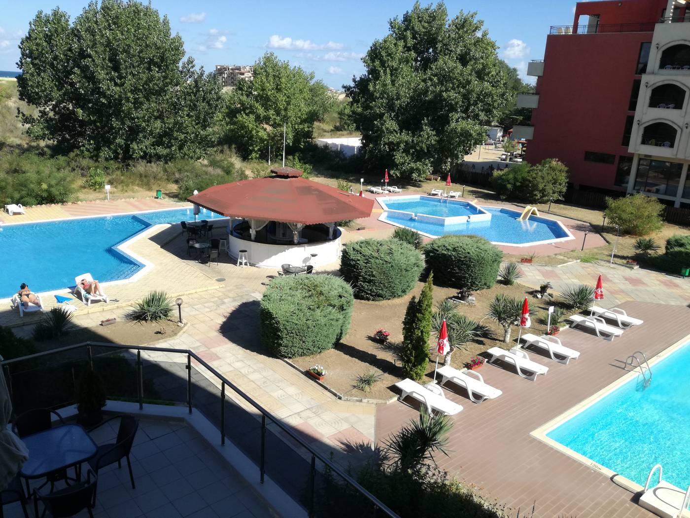 Amfibia-Beach-Complex-Terrace-10