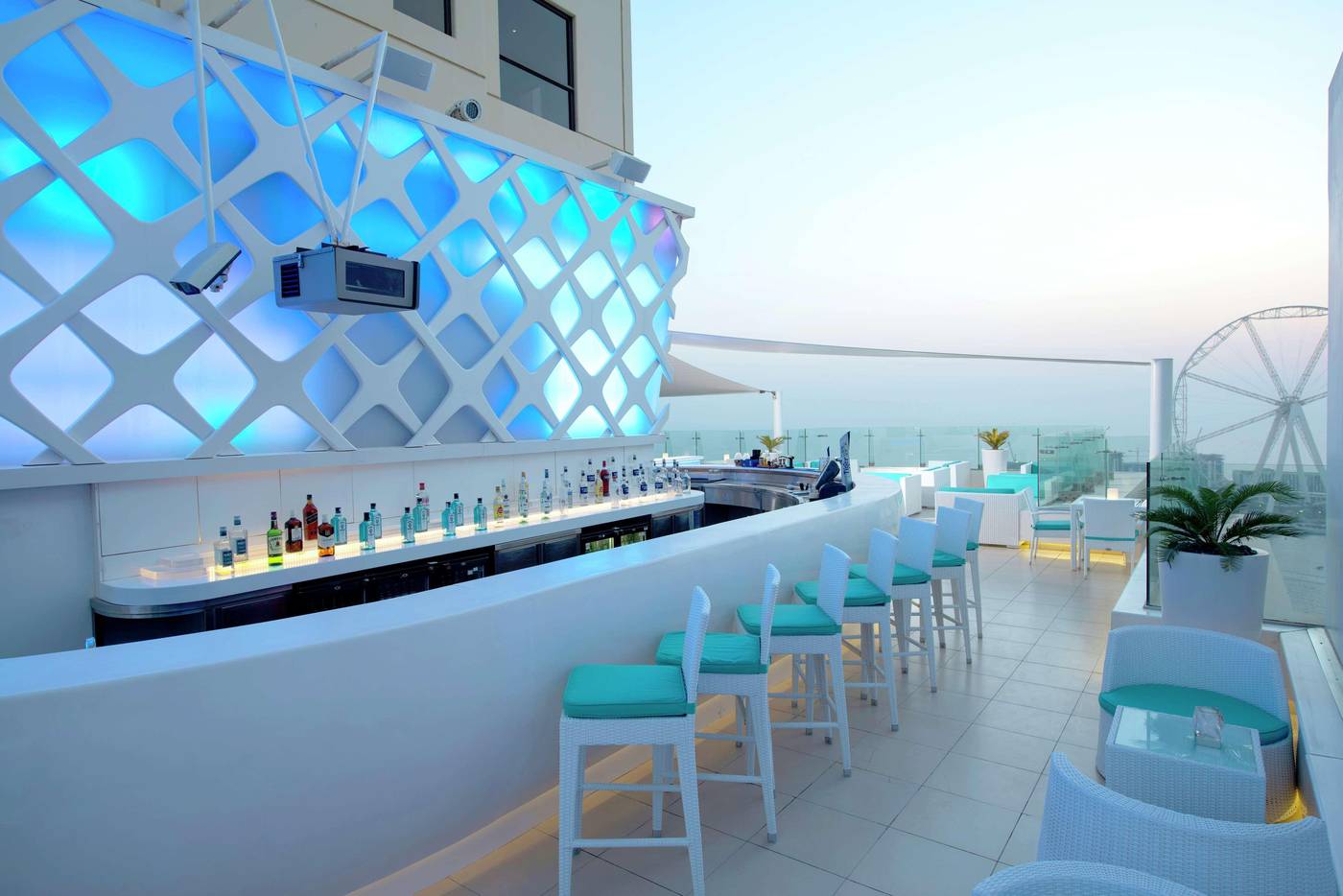 Hilton-Dubai-The-Walk-Bar-12