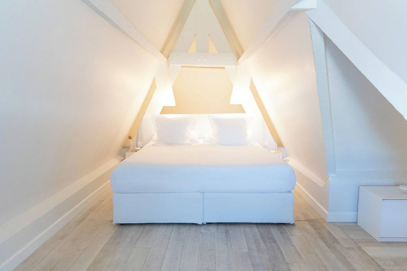 White-1921-Saint-Tropez-Room-34