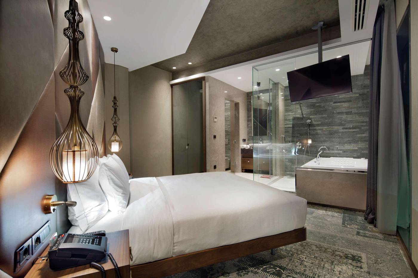 Doubletree-By-Hilton-Istanbul-Piyalepasa-Room-18