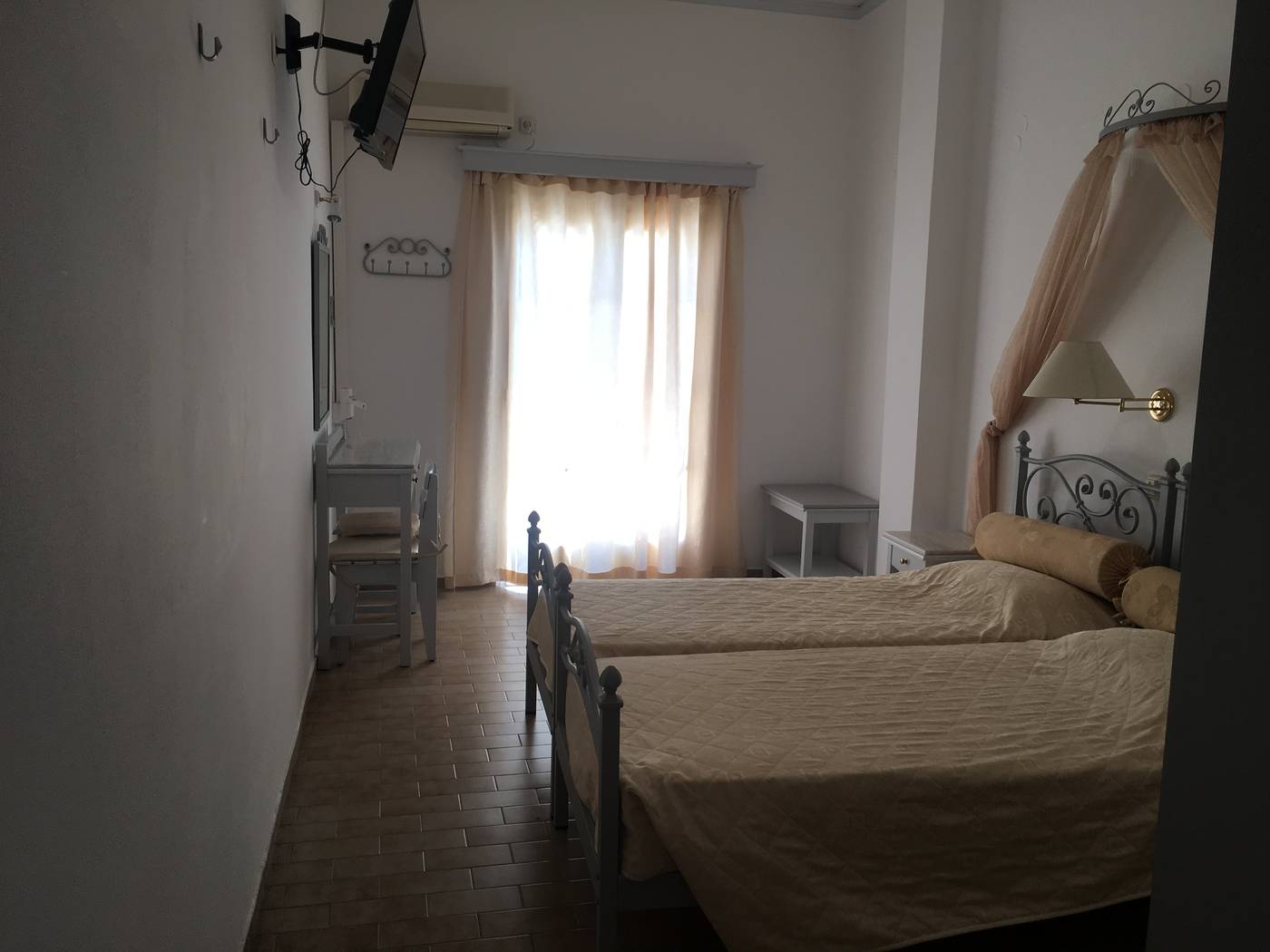 Avra-Santorini-Room-16