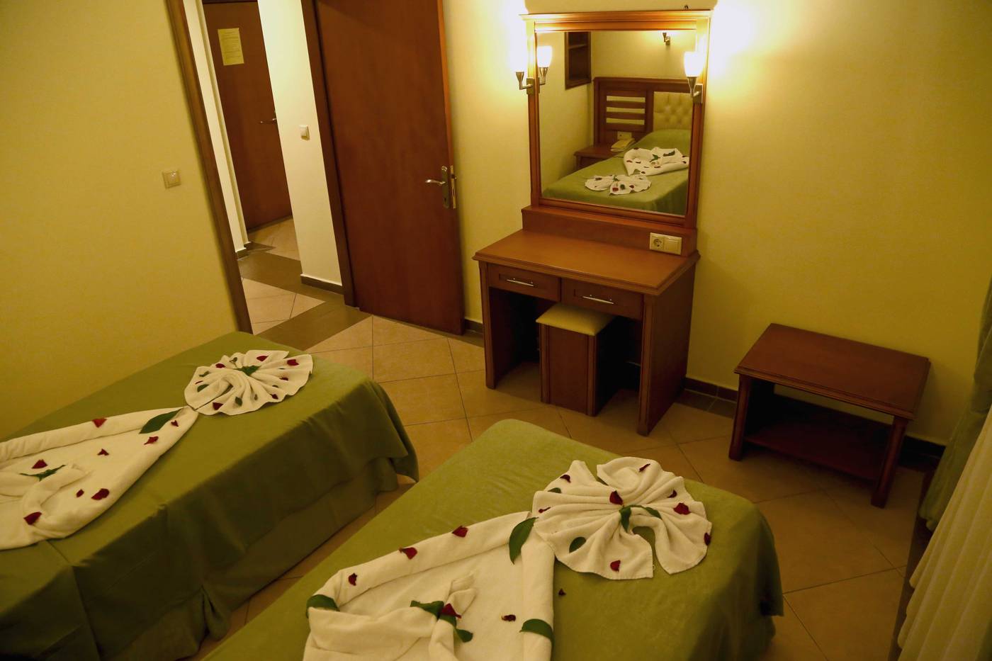 Club-Karakas-Room-53