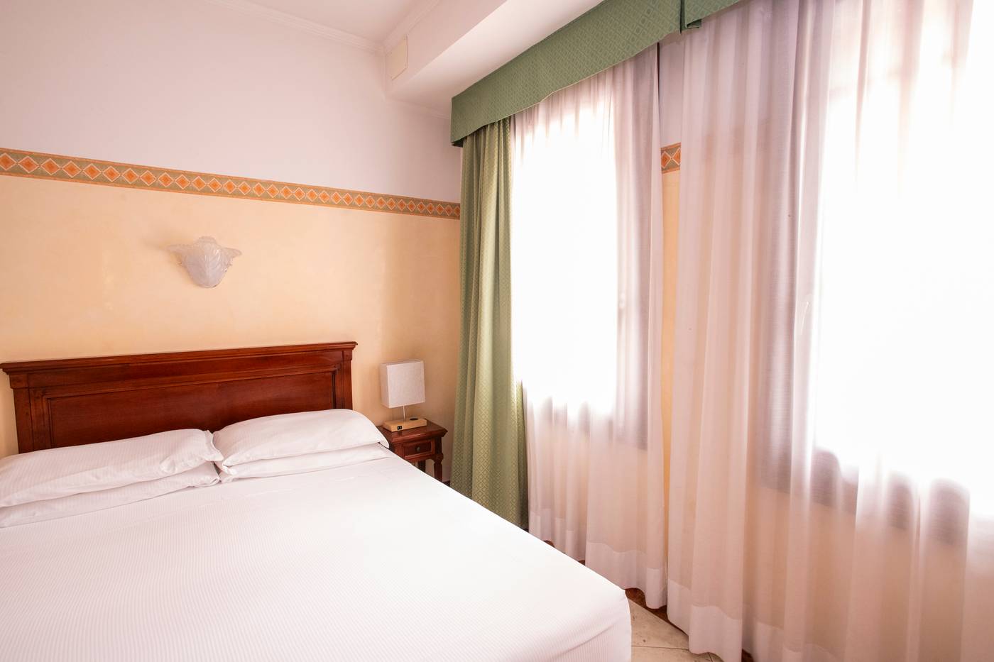 Russo-Palace-Room-28