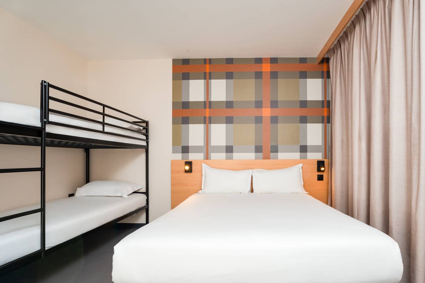 easyHotel-Nice-Palais-de-Congres-Room-16