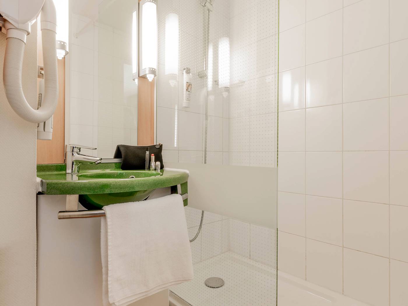 B&B HOTEL Lourdes Centre-France-LOURDES-Room-9