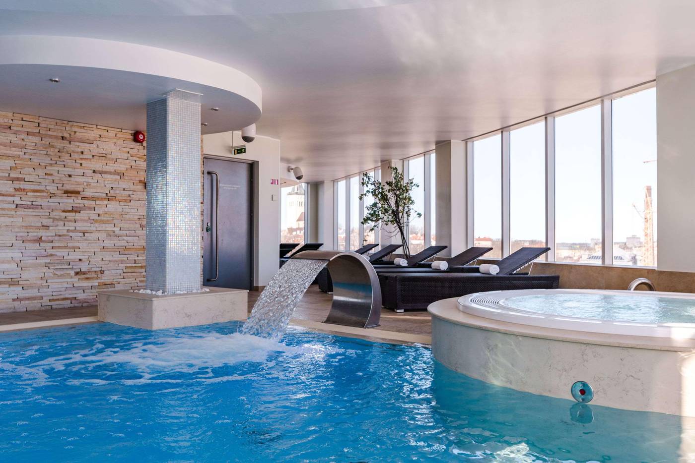 Nordic-Hotel-Forum-Pool-55