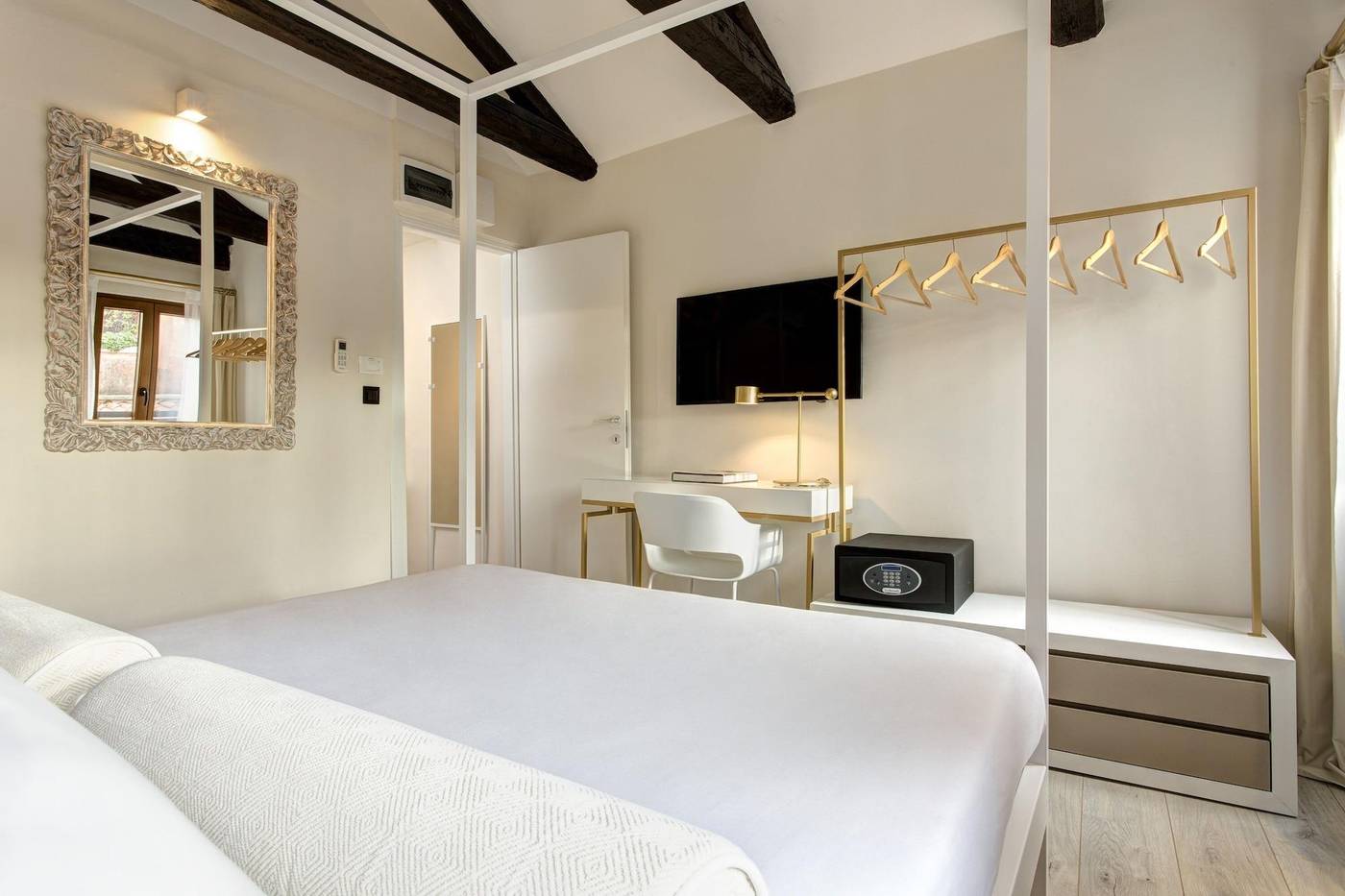 San-Marco-Suite-755-Room-25