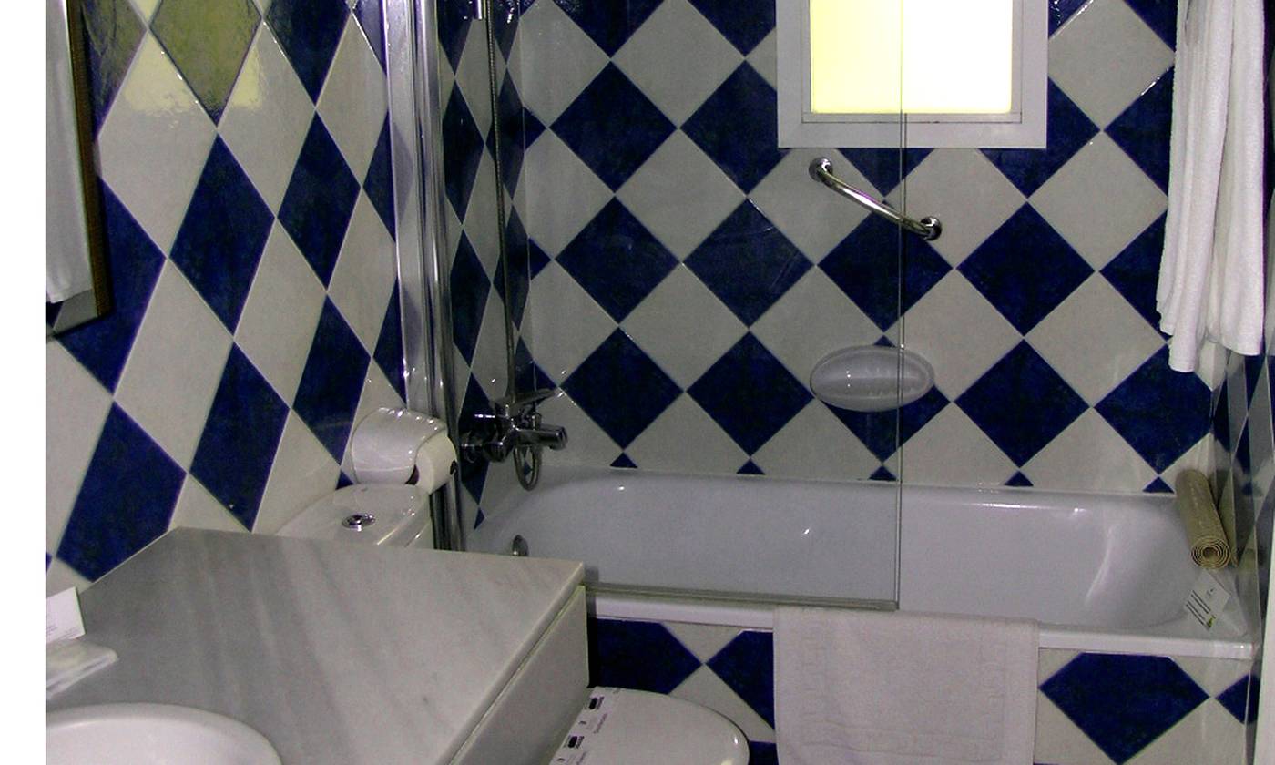 Macdonald-Dona-Lola-Room-28