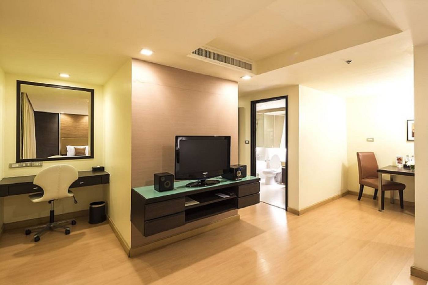 Aspen-Suites-Sukhumvit-2-Room-34