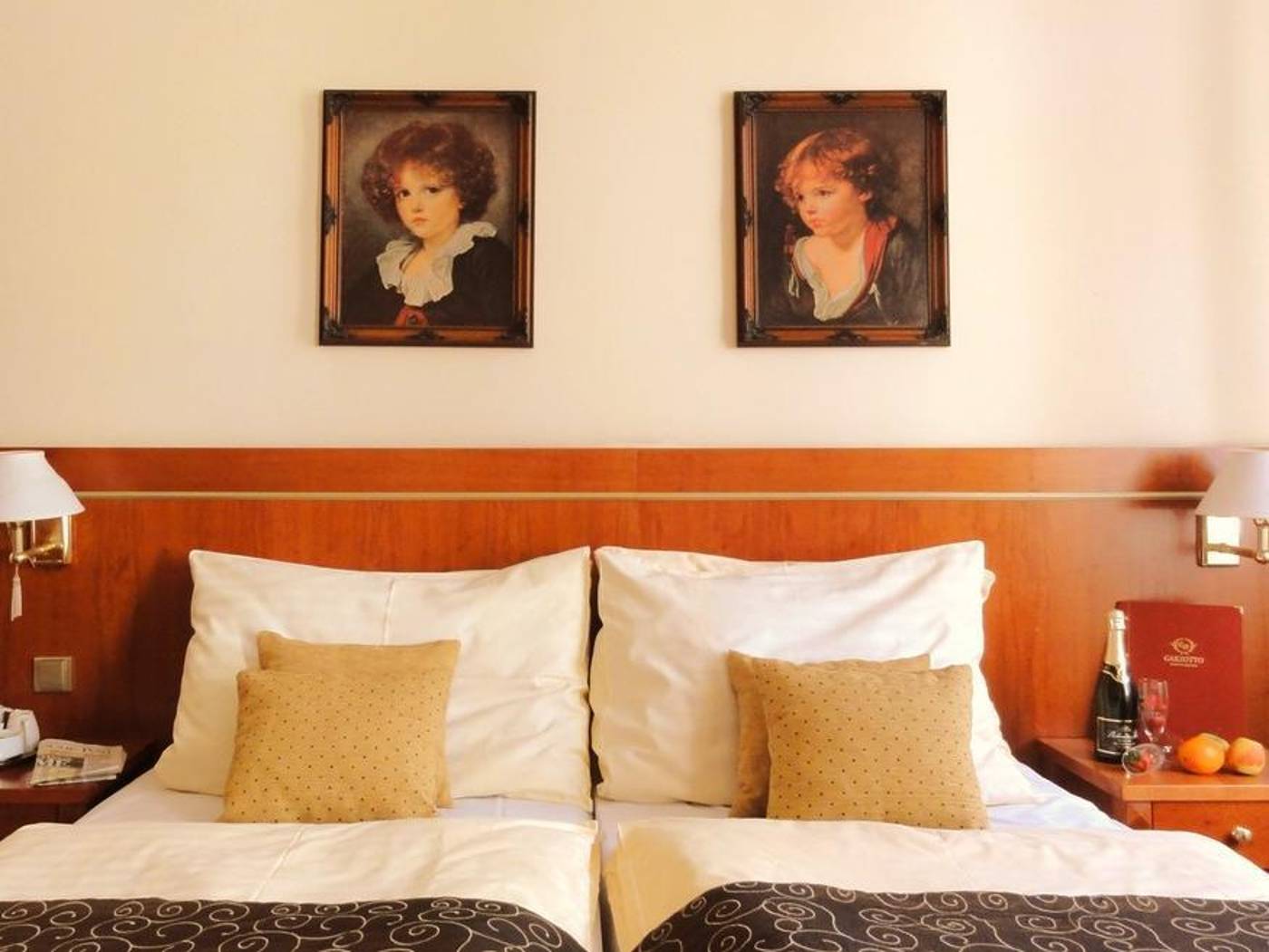 Hotel Raffaello-Czech Republic-PRAGUE-General view-3