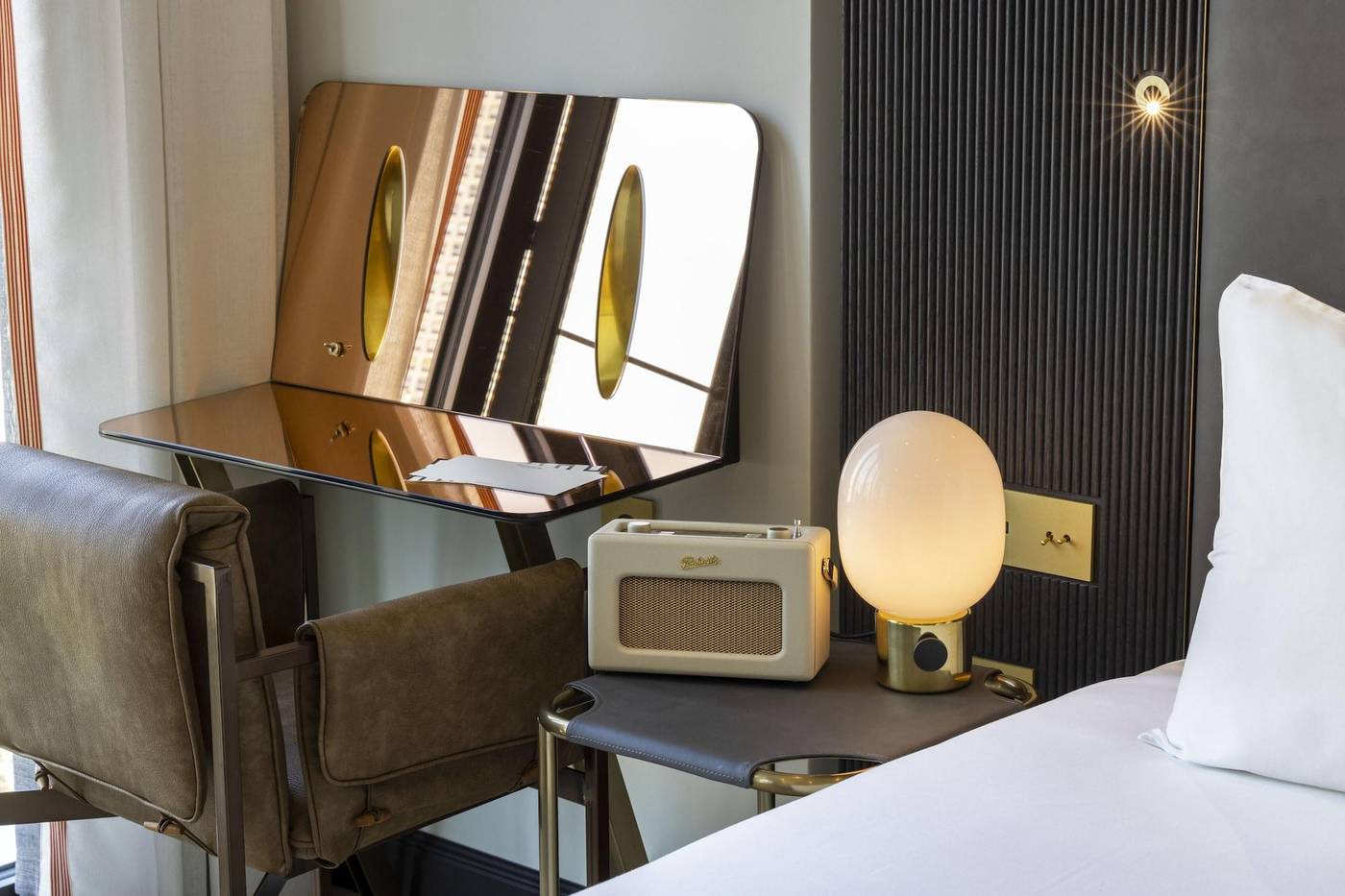 Quinzerie-Hotel---Tour-Eiffel-Room-8