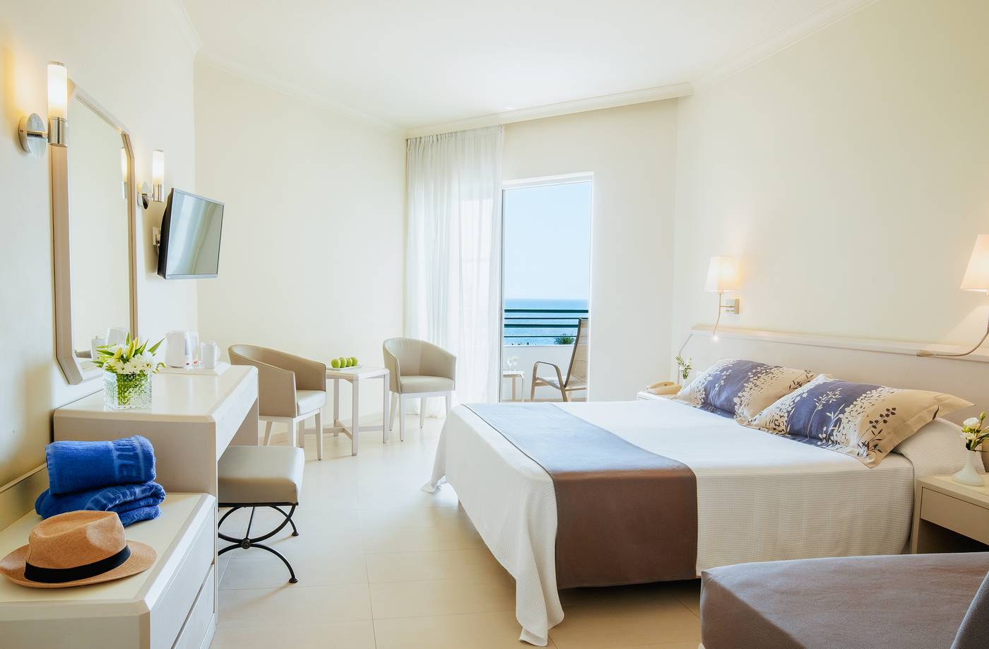 Louis-Imperial-Beach-Room-19