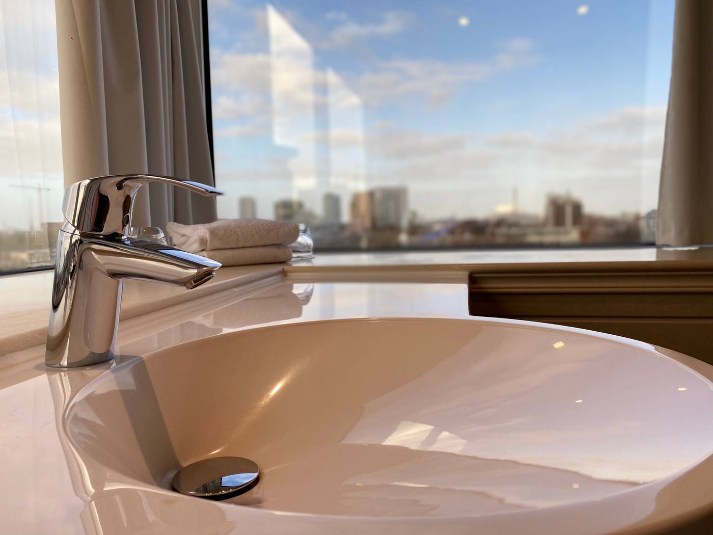 Xo-Hotels-Blue-Tower-Room-35