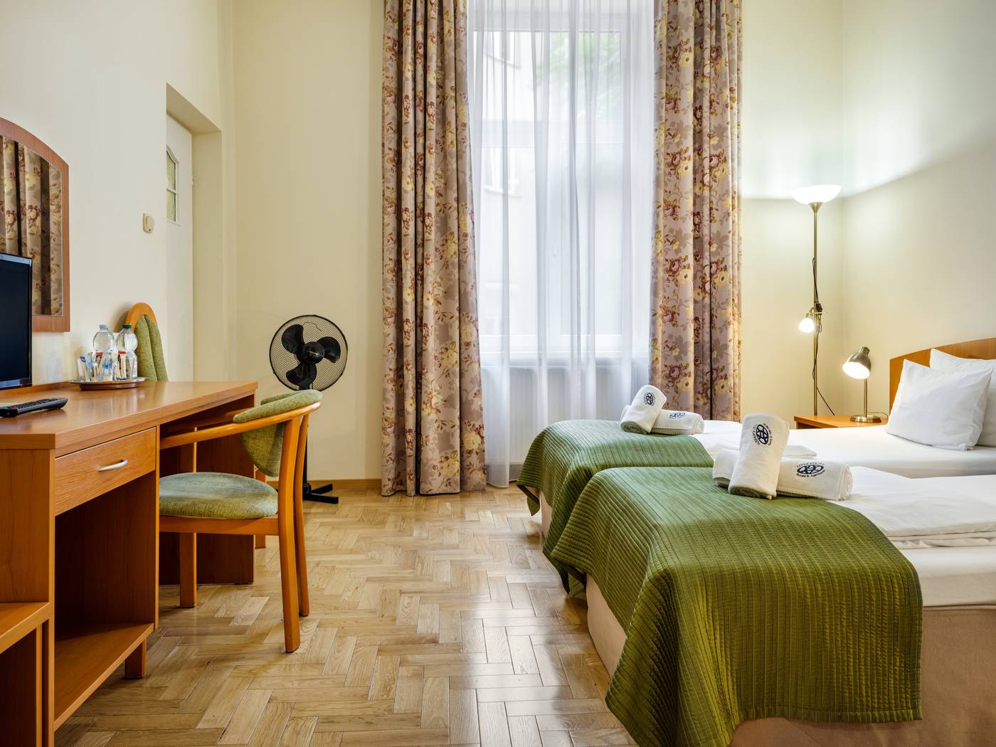 Kosmopolita-Rooms---Apartments-Room-12