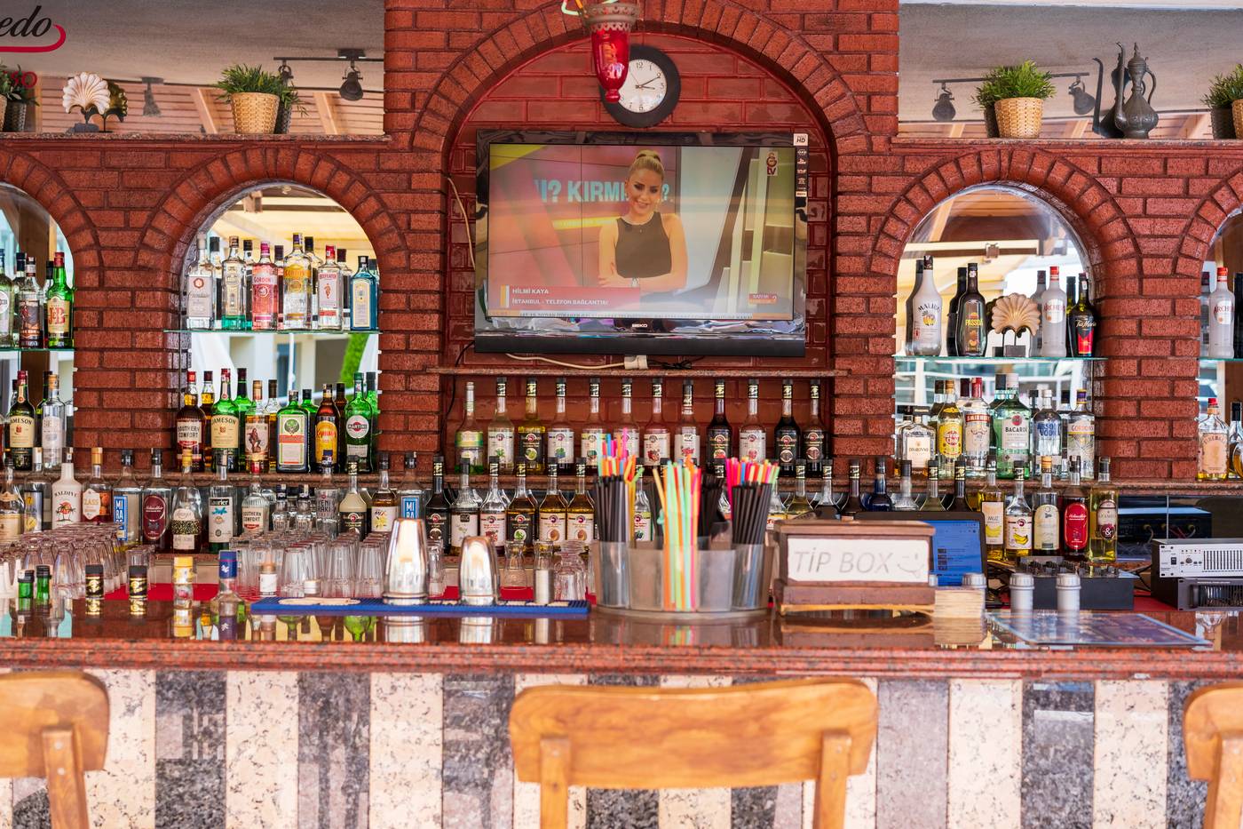 Belcehan-Deluxe-Bar-40