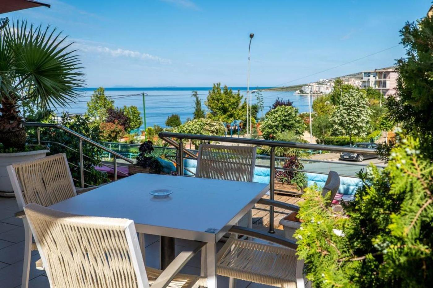 Hotel Oasis 12.12.25