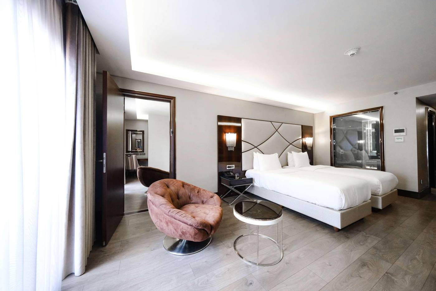 DoubleTree-By-Hilton-Istanbul-Esentepe-Room-26
