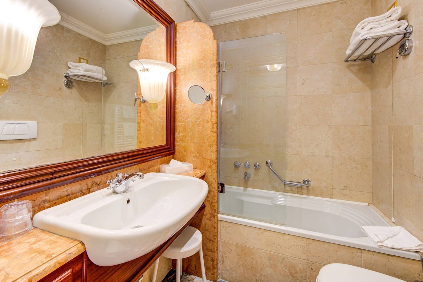 Hotel-Antiche-Figure-Room-47