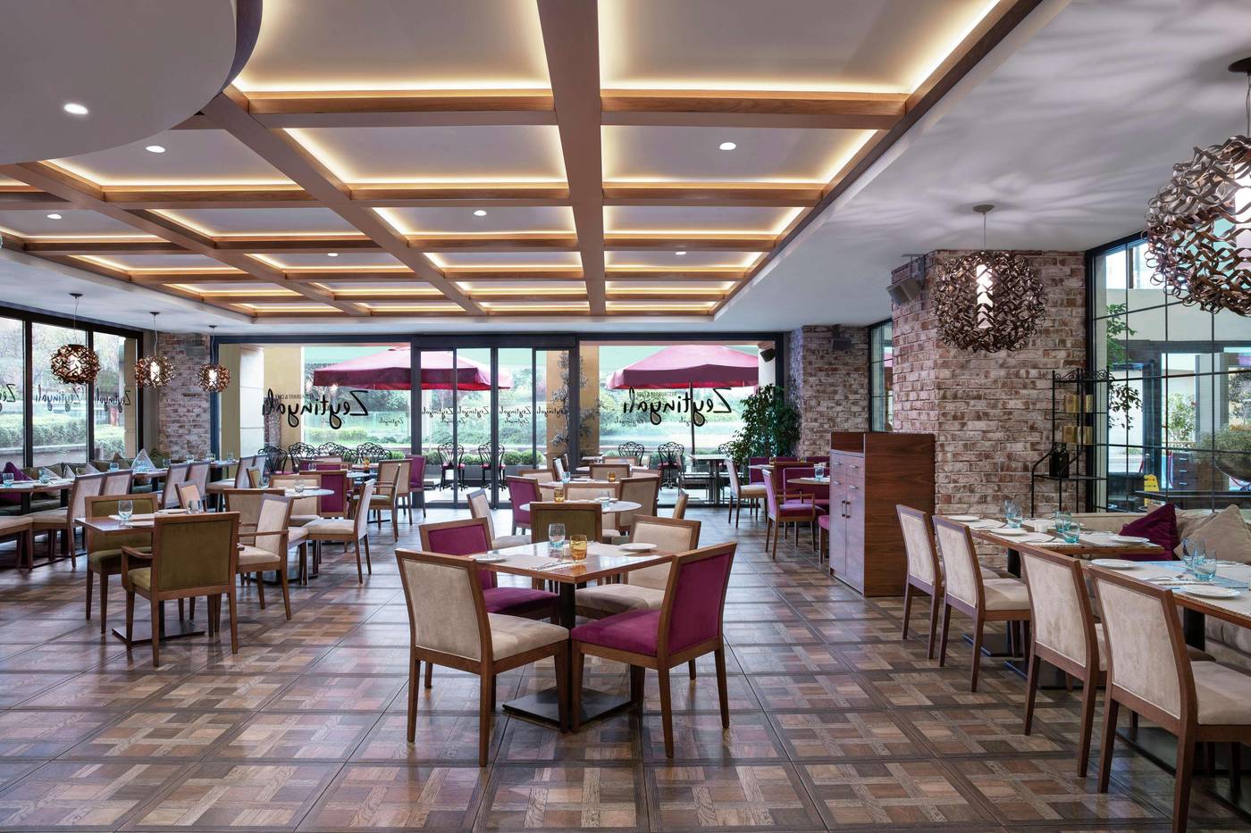 DoubleTree-By-Hilton-Istanbul-Esentepe-Restaurant-43