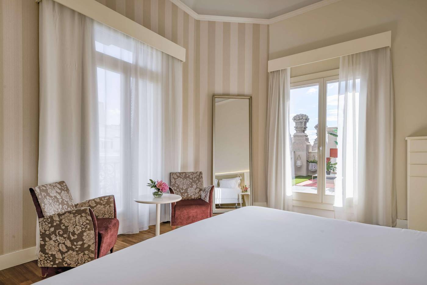 NH-Collection-Madrid-Abascal-Room-22