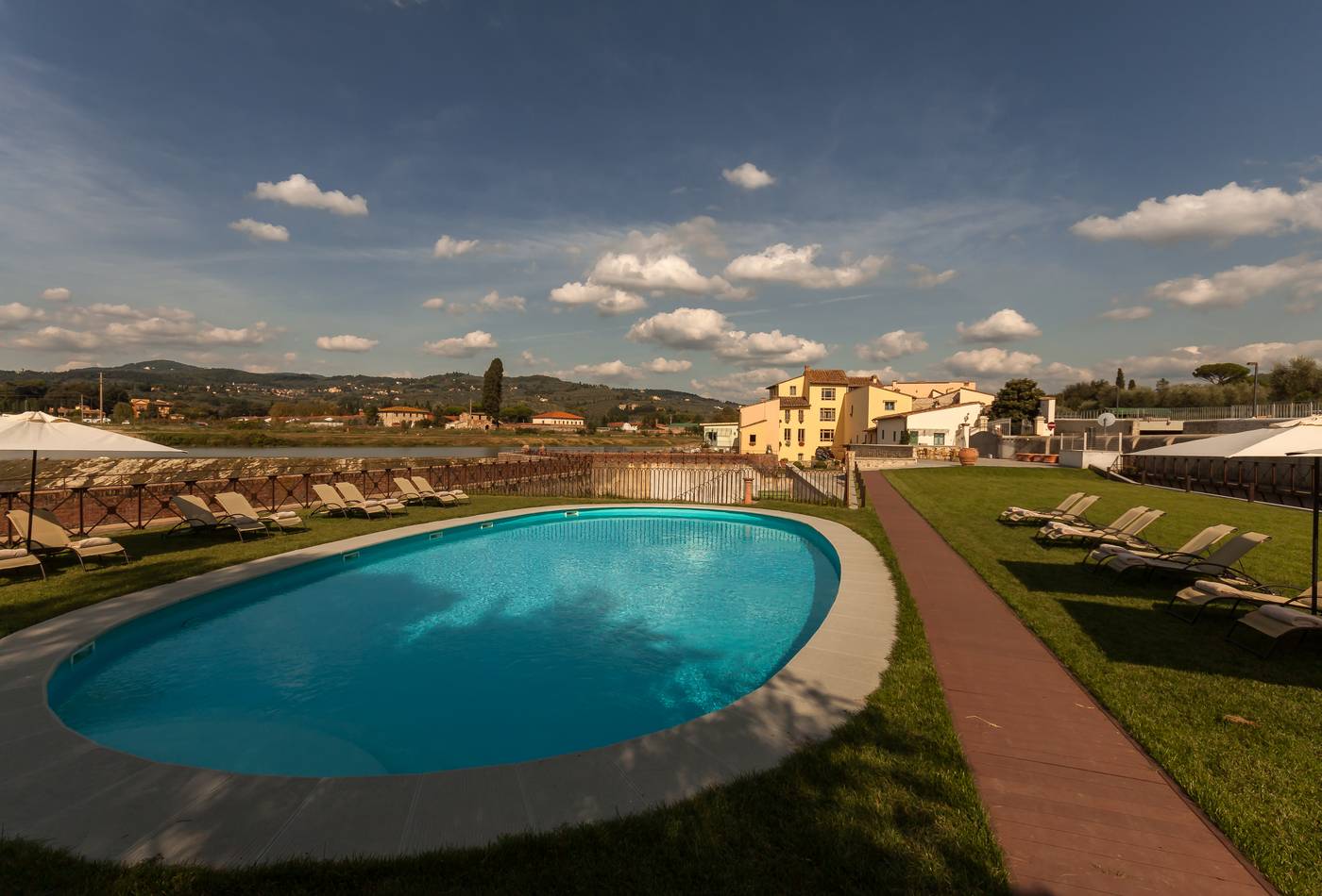 Hotel-Mulino-di-Firenze-WorldHotels-Crafted-Pool-44