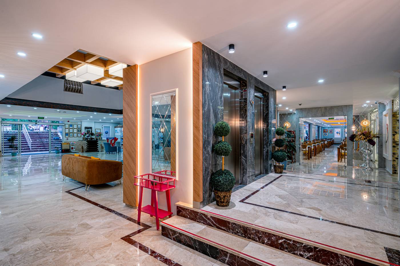 CLUB BIG BLUE SUITE HOTEL