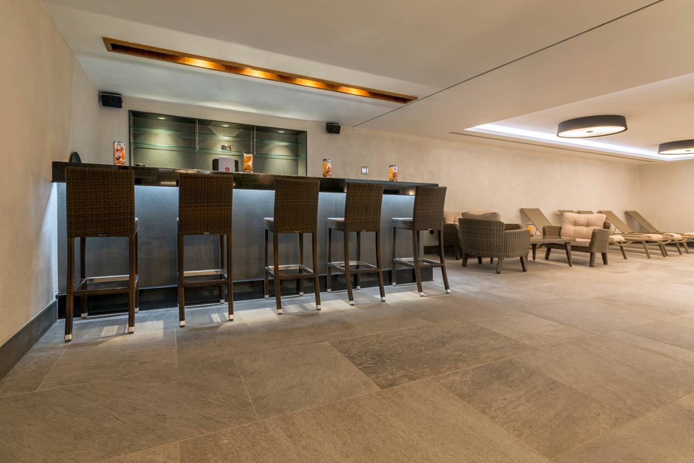 Golden-Tulip-Istanbul-Bayrampasa-Pool-8