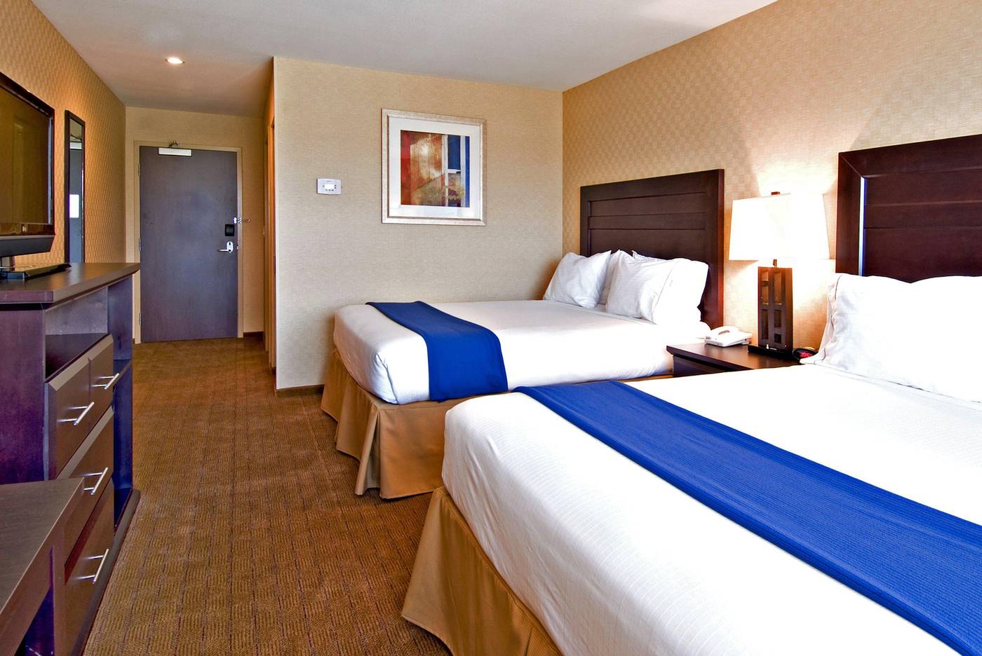 Holiday-Inn-Express---Suites-Riverport-Room-16
