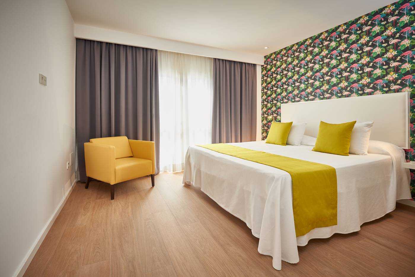 Flamingo-Beach-Mate-Room-20