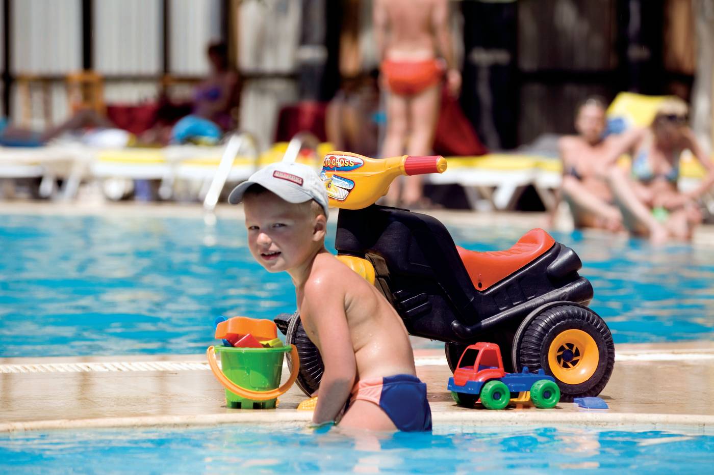 Monte-Carlo-Hotel-Pool-5
