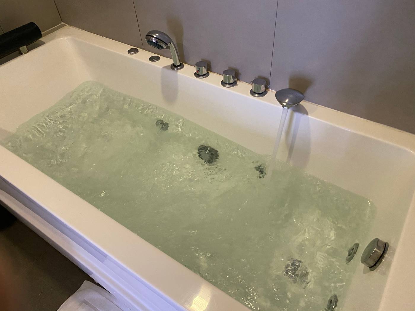 De-Prime-Rangnam-Hotel-Room-48