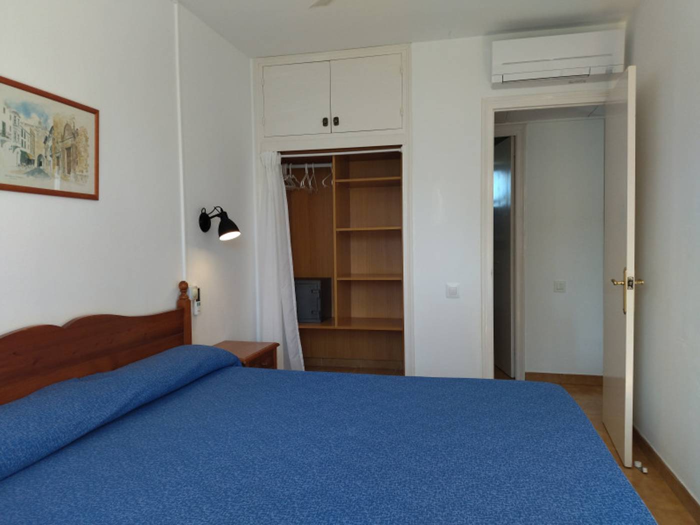 Nure-Cel-Blau-Room-46