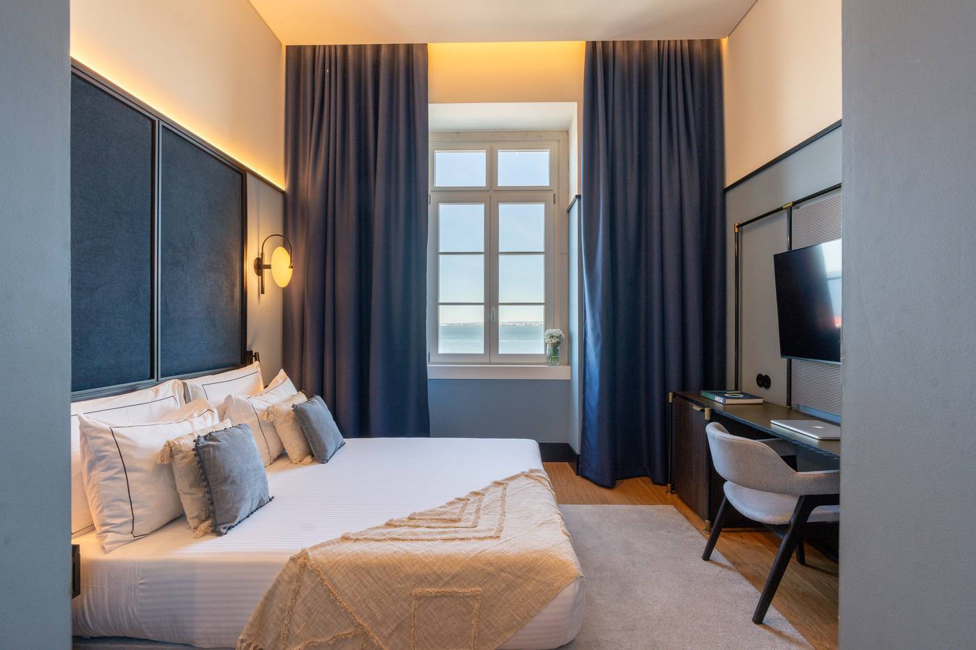 The-Editory-Riverside-Santa-Apolonia-Hotel-Room-27