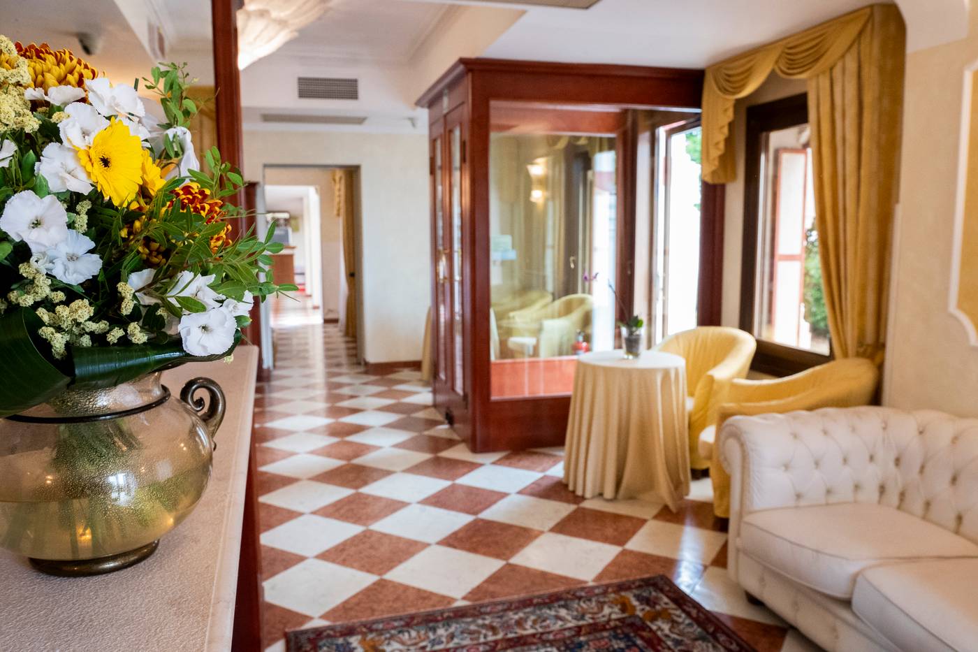 Russo-Palace-Lobby-12