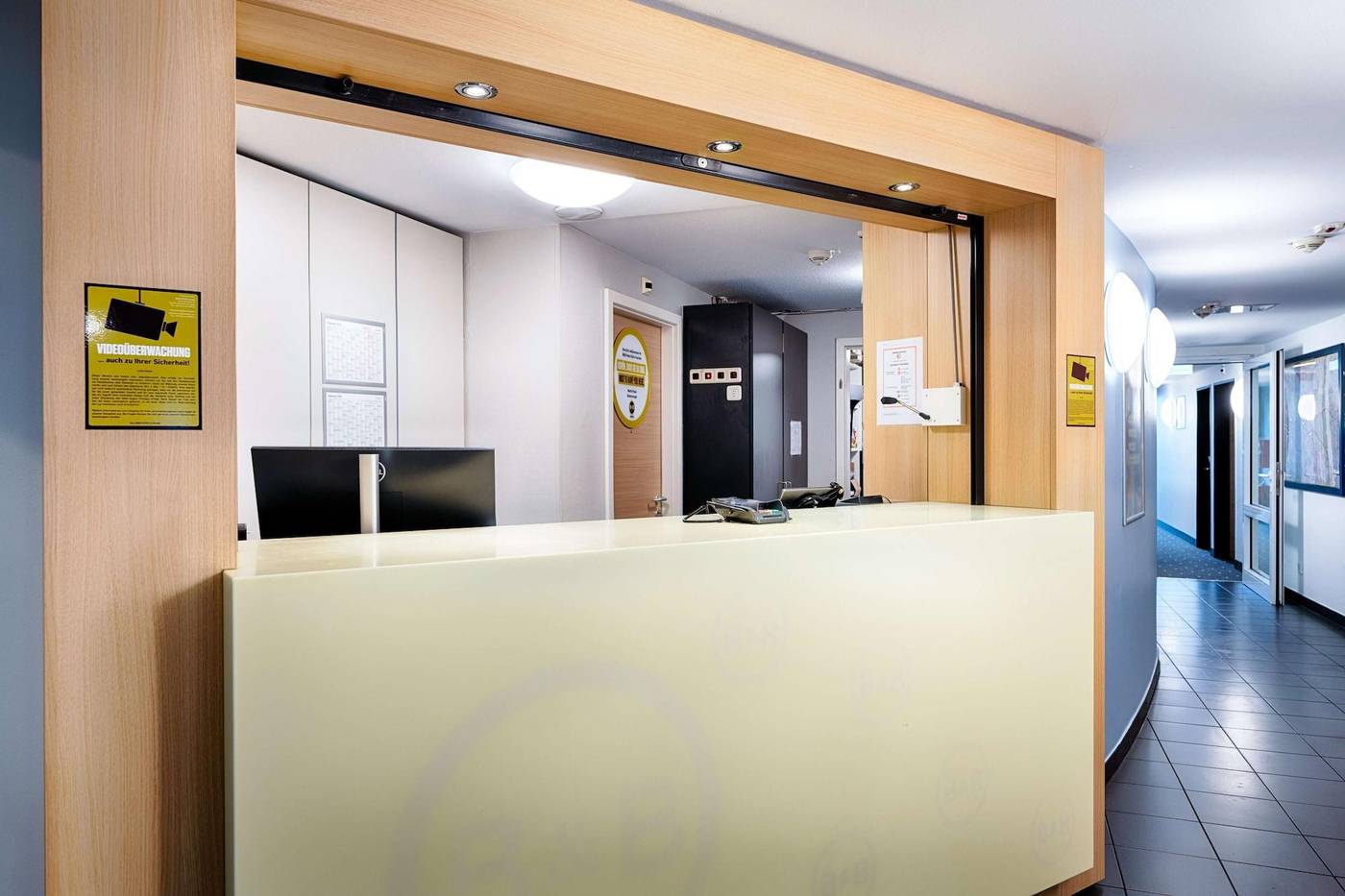 B-b-Hotel-Koln-frechen-Lobby-15