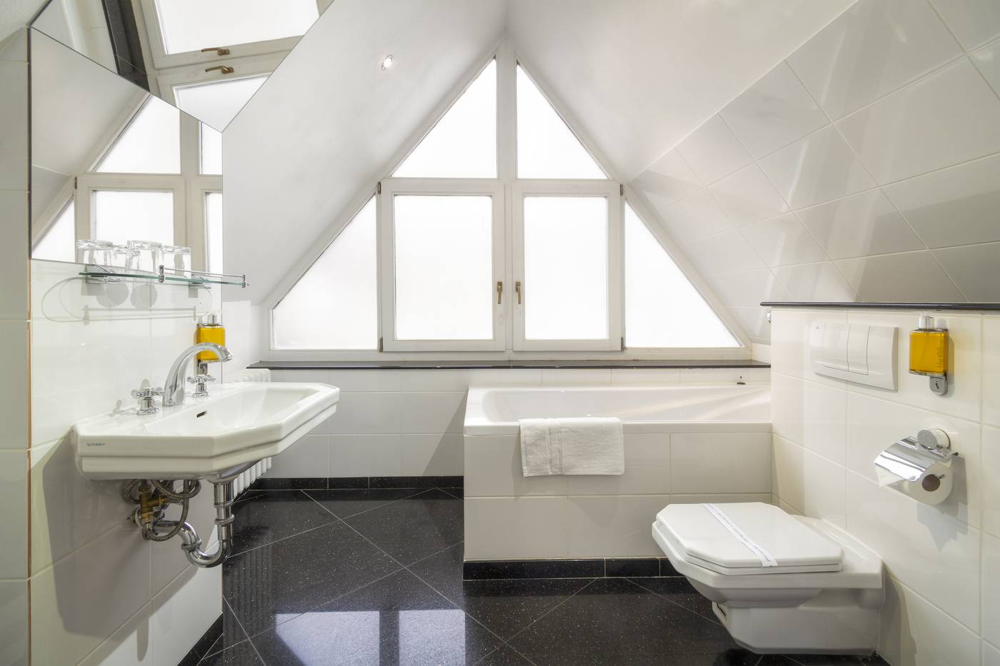 Black-Star-Suites-Room-15