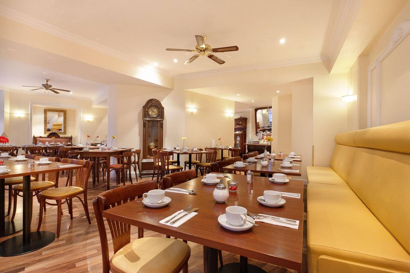 Azimut-Hotel-Kurfuerstendamm-Berlin-Restaurant-17