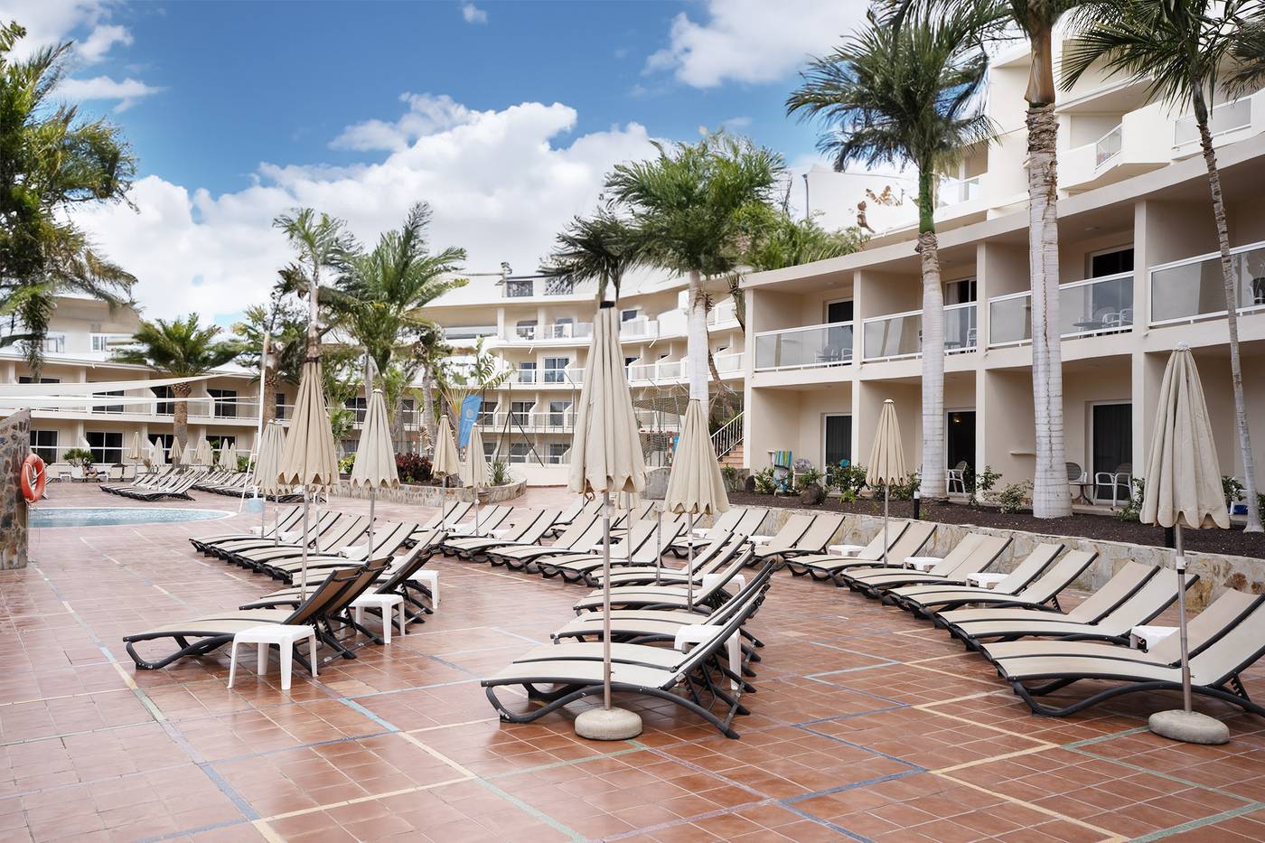 Hotel-LIVVO-Drago-Park-Pool-14